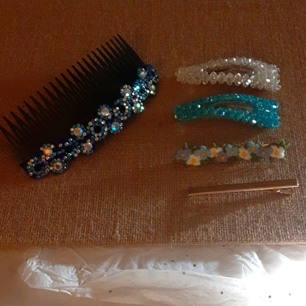 Hair accessories - 5 per set.